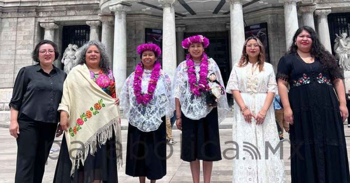 Participan mujeres de Zacatlán en programa de cuentos en Bellas Artes