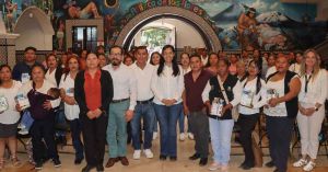 Equipa Ariadna Ayala kits médicos a Casas de Salud de Atlixco