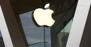 Amenaza Trump a Apple con aranceles del 25%