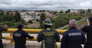 Rescatan a hombre que intent&oacute; suicidarse cerca de la Central de Abasto