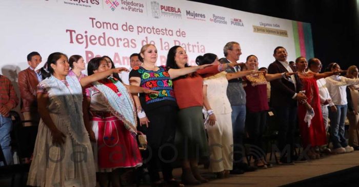 Rinde protesta Laura Artemisa Garc&iacute;a como Tejedora de la Patria