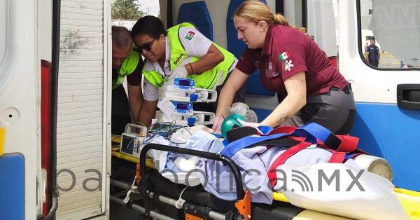 Trasladan de emergencia a bebé herido por cohetón en Naupan