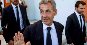Obtiene Sarkozy libertad condicional tras 20 días en prisión