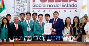 Brillan estudiantes poblanos en Festival Académico Nacional