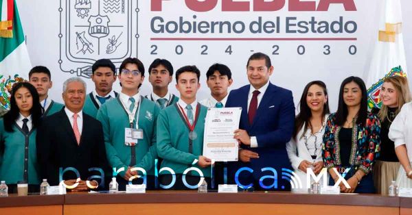 Brillan estudiantes poblanos en Festival Académico Nacional