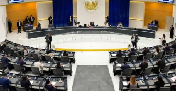 Avala asamblea legislativa de El Salvador la reelecci&oacute;n presidencial indefinida