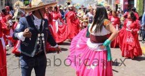 Participa Tonantzin Fernández en desfile de batallones del Carnaval