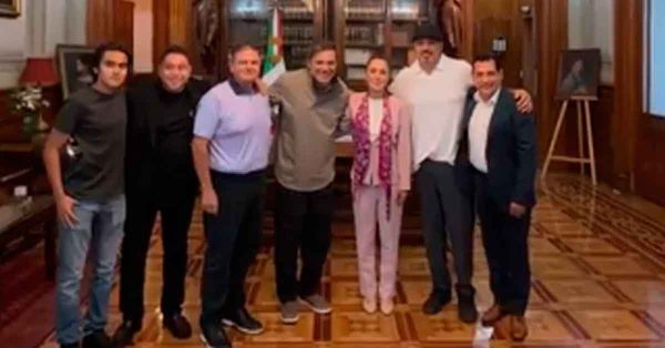 Presenta Sheinbaum tema in&eacute;dito de Intocable dedicado a los migrantes