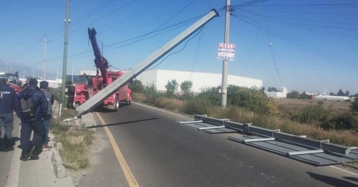 Provocan fuertes vientos daños en estructuras en zona conurbada de Puebla