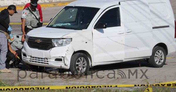 Detienen a dos extranjeros; viajaban en camioneta con reporte de robo