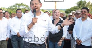 Construyen carreteras con m&oacute;dulos de maquinaria en Tenampulco