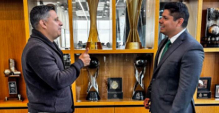 Firma Omar Muñoz convenio con FEMEXFUT