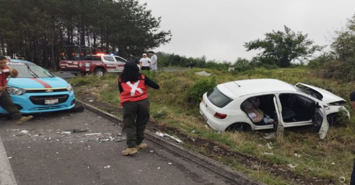 Accidente en la rotonda de la Volkswagen en Teziutlán deja una mujer sin vida