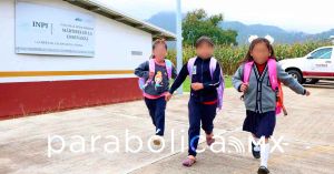 Entrega DIF apoyos en 42 albergues mediante el programa “Todos a la Escuela”*