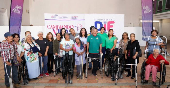 Entrega Lupita Cuautle aparatos ortop&eacute;dicos