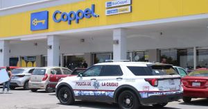 Roban tel&eacute;fonos celulares del Coppel de Las Torres en Puebla