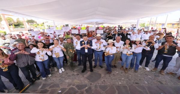 Promueve Armenta desarrollo con agroindustria en Aquixtla