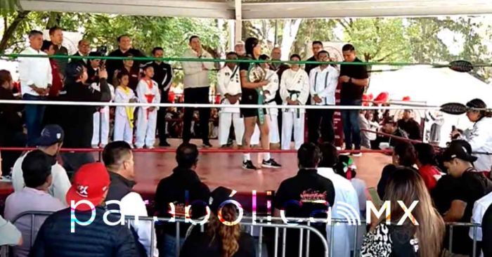 Encabeza Armenta la actividad "Tejiendo paz" en la Junta Auxiliar Ignacio Zaragoza