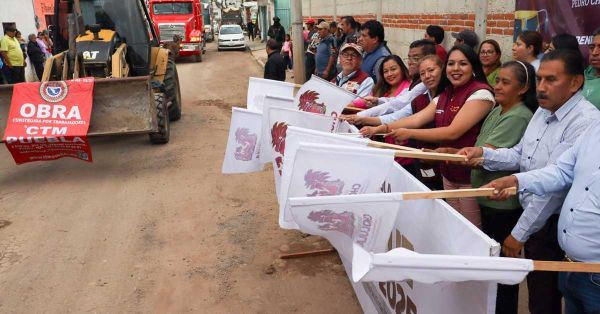 Inicia Tonantzin Fern&aacute;ndez con pavimentaci&oacute;n en San Cosme Texintla