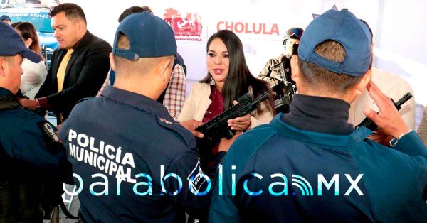 Entrega Tonantzin Fern&aacute;ndez armamento a la SSC