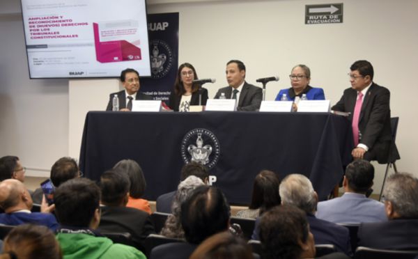 Presentan en la BUAP libro sobre derechos humanos