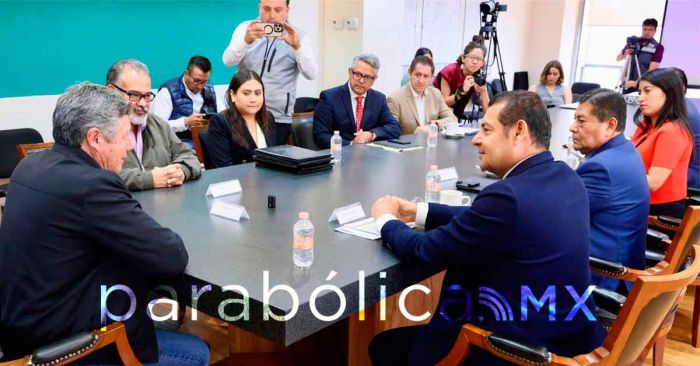 Suman Gobiernos de Puebla y CDMX esfuerzos por el transporte eléctrico: Armenta