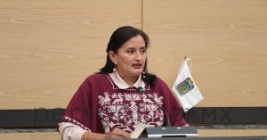 Impulsa Esther Mart&iacute;nez protecci&oacute;n legal y cultural a los bordados tradicionales de Hueyapan