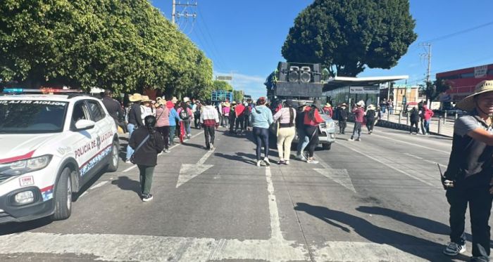 Protestan integrantes de la 28 de Octubre