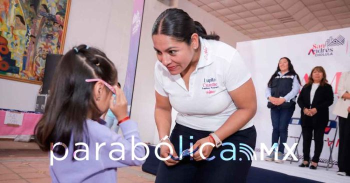 Lidera Lupita Cuautle la entrega de lentes a más de 500 personas
