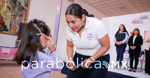 Lidera Lupita Cuautle la entrega de lentes a más de 500 personas