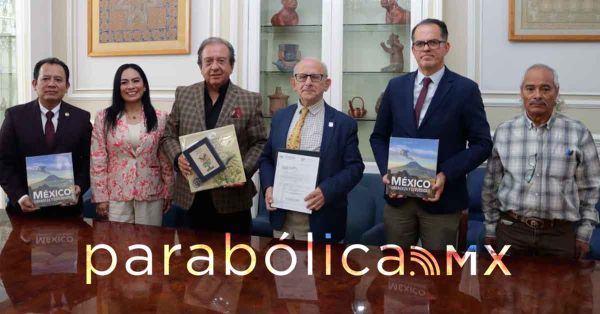 Recibe Congreso del Estado réplica de la Constitución de 1824