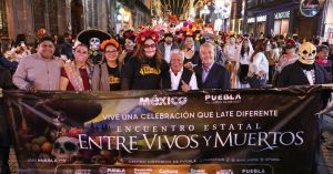 Resalta desfile "Entre Vivos y Muertos" riqueza cultural de Puebla