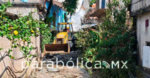 Mantiene Gobierno estatal atención a familias de Chicontla; sigue despliegue de maquinaria