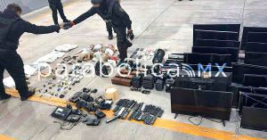 Asegura SSP cargadores, pantallas y objetos punzocortantes en el penal de San Pedro Cholula
