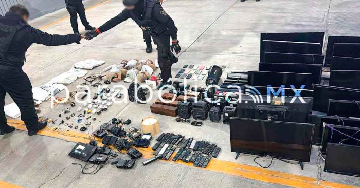Asegura SSP cargadores, pantallas y objetos punzocortantes en el penal de San Pedro Cholula
