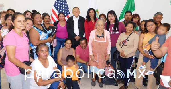 Entrega Gobierno estatal apoyos alimenticios a familias de migrantes poblanos