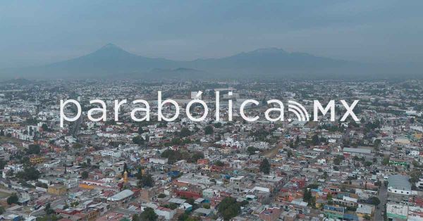 Prev&eacute;n clima parcialmente nublado y lluvias moderadas en Puebla capital