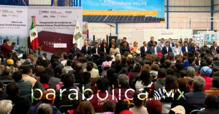 Visita Armenta la fábrica de paneles solares “Tonalli”