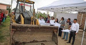 Da Omar Mu&ntilde;oz banderazo de la pavimentaci&oacute;n en Sanctorum