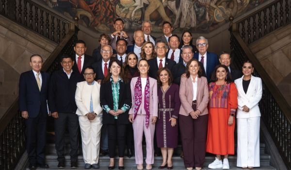 Participa Armenta en reunión con Sheinbaum en Palacio Nacional