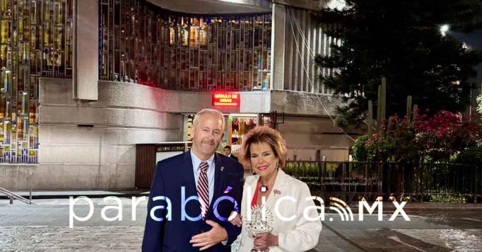 Inicia Embajador de Estados Unidos vida en México con visita a la Basílica