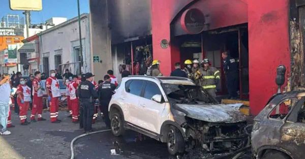 Mueren 23 personas en explosi&oacute;n de Waldo's en Hermosillo