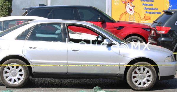 Localiza auto involucrado en robo a cuentahabiente en Zavaleta