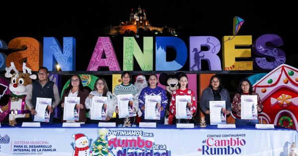 Anuncia Lupita Cuautle el inicio de la navidad con encendido de árboles