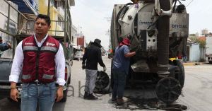 Supervisa Omar Mu&ntilde;oz desazolve previas al inicio de la Feria de Cuautlancingo