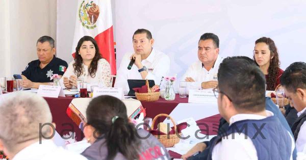 Se reúne Alejandro Armenta en Xicotepec con presidentes de la Microrregión 1