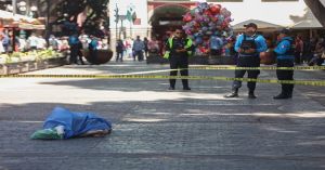Se desvanece un hombre en el z&oacute;calo de Puebla