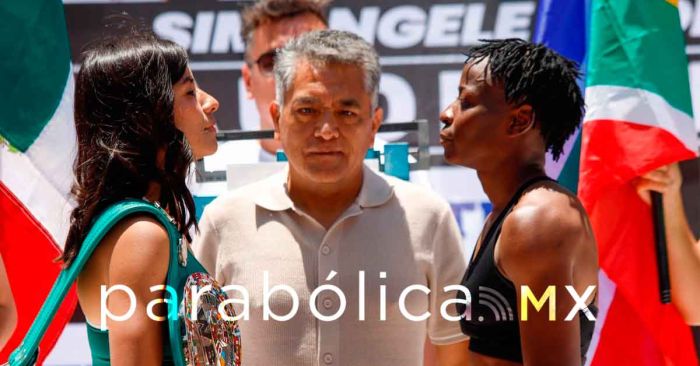 Cumplen &quot;Bonita” Sánchez y su rival con la báscula previo a la pelea con causa