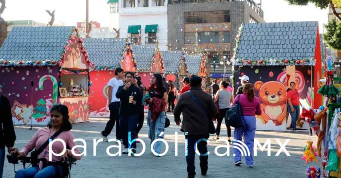 Invita ayuntamiento de Puebla a visitar la Villa Artesanal Navide&ntilde;a 2025