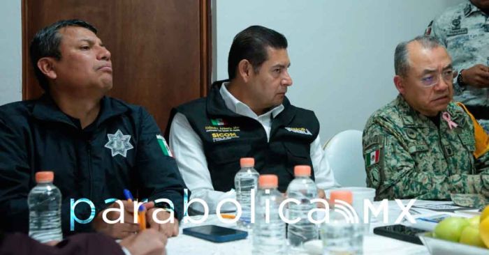 Acude Armenta a la zona afectada por las lluvias en Huauchinango